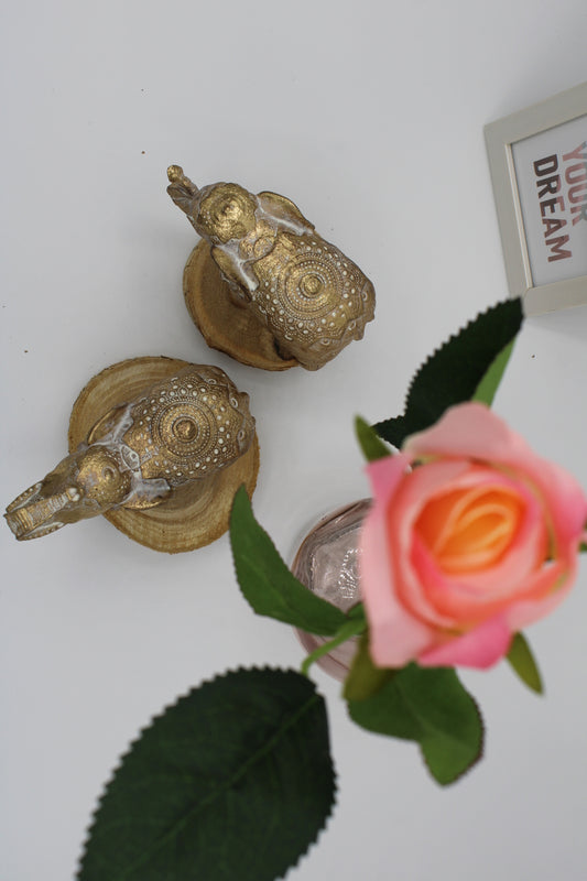 2 Figurines d'éléphants debout en couleur or